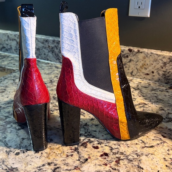 CAPE ROBBIN🐝QUAD-COLOR FABLE ANKLE BOOT - Picture 3 of 16